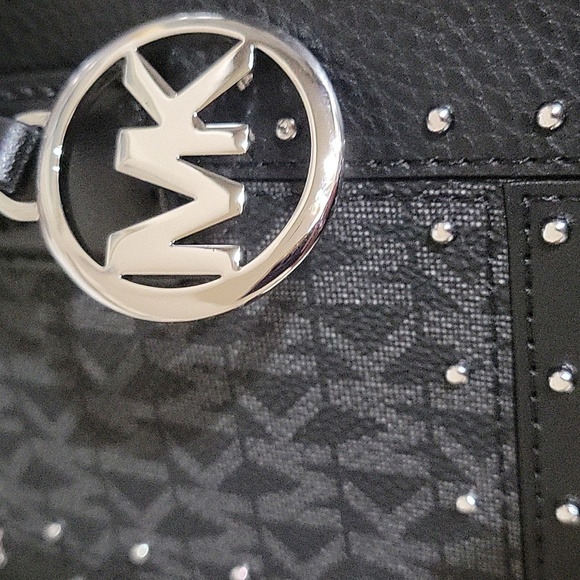 Michael Kors Avril Small Studded Patchwork signature Logo Satchel NWT - Picture 14 of 14